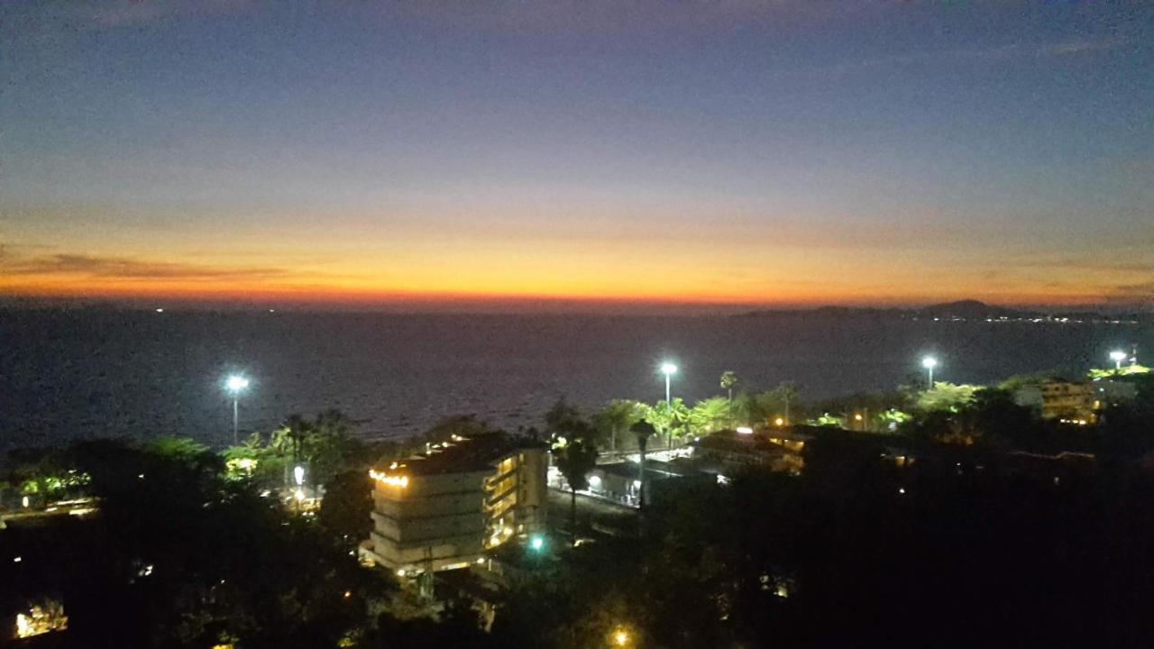 Sea View Beachfront Condos Pattaya Jomtien Beach Exterior photo