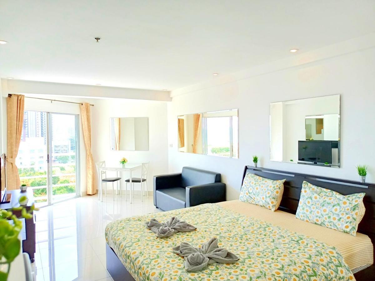 Sea View Beachfront Condos Pattaya Jomtien Beach Exterior photo