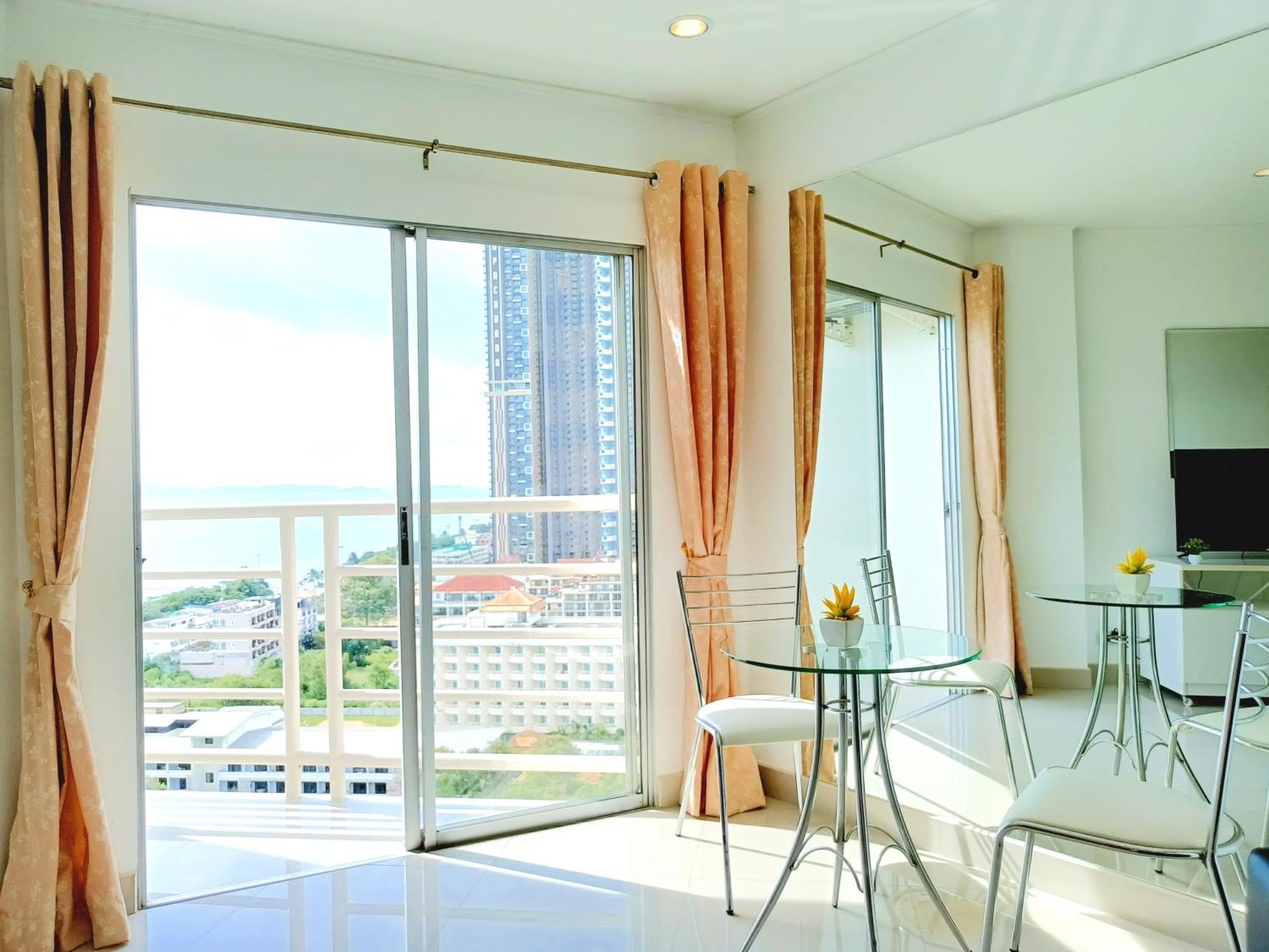 Sea View Beachfront Condos Pattaya Jomtien Beach Exterior photo
