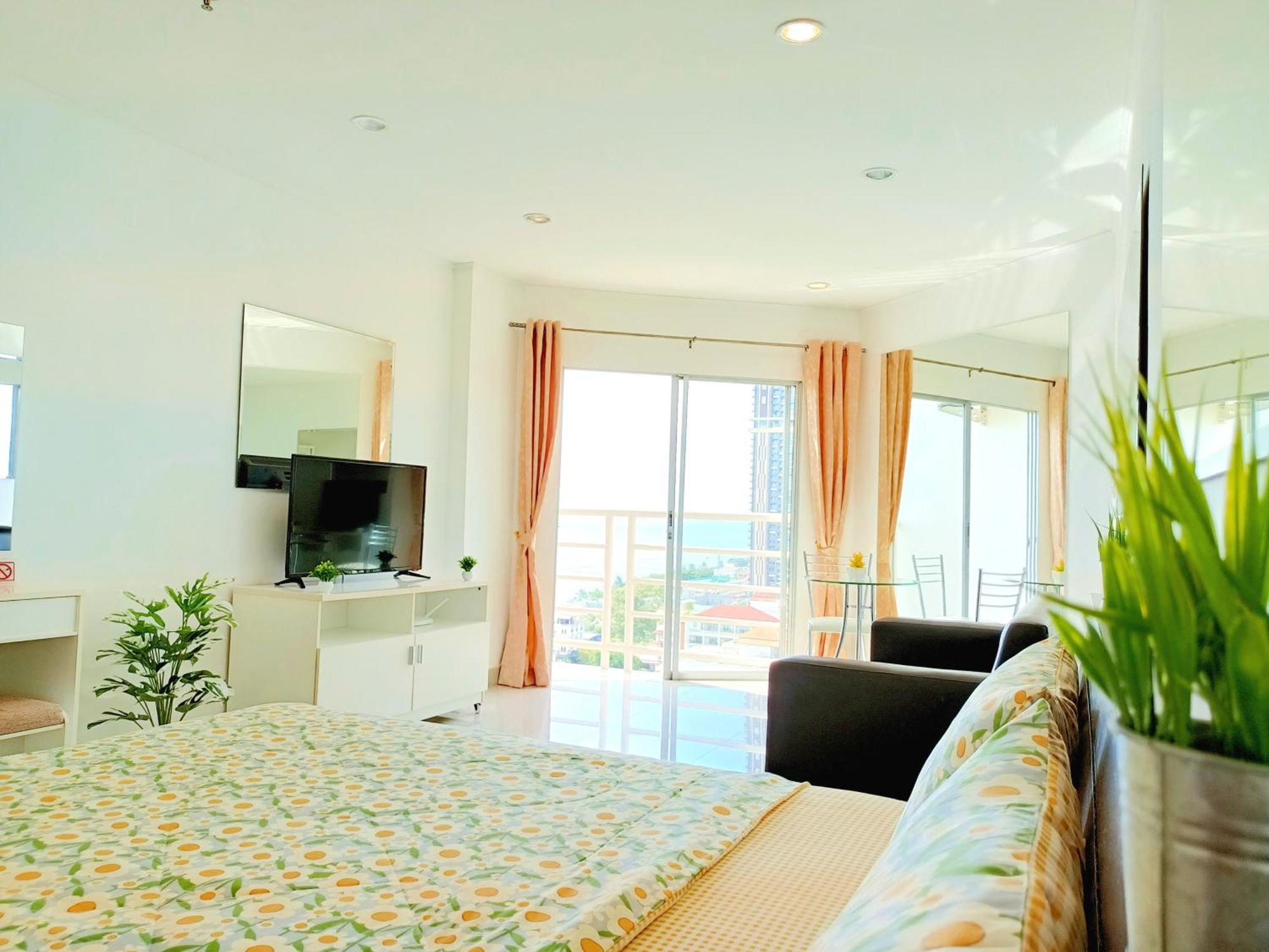 Sea View Beachfront Condos Pattaya Jomtien Beach Exterior photo
