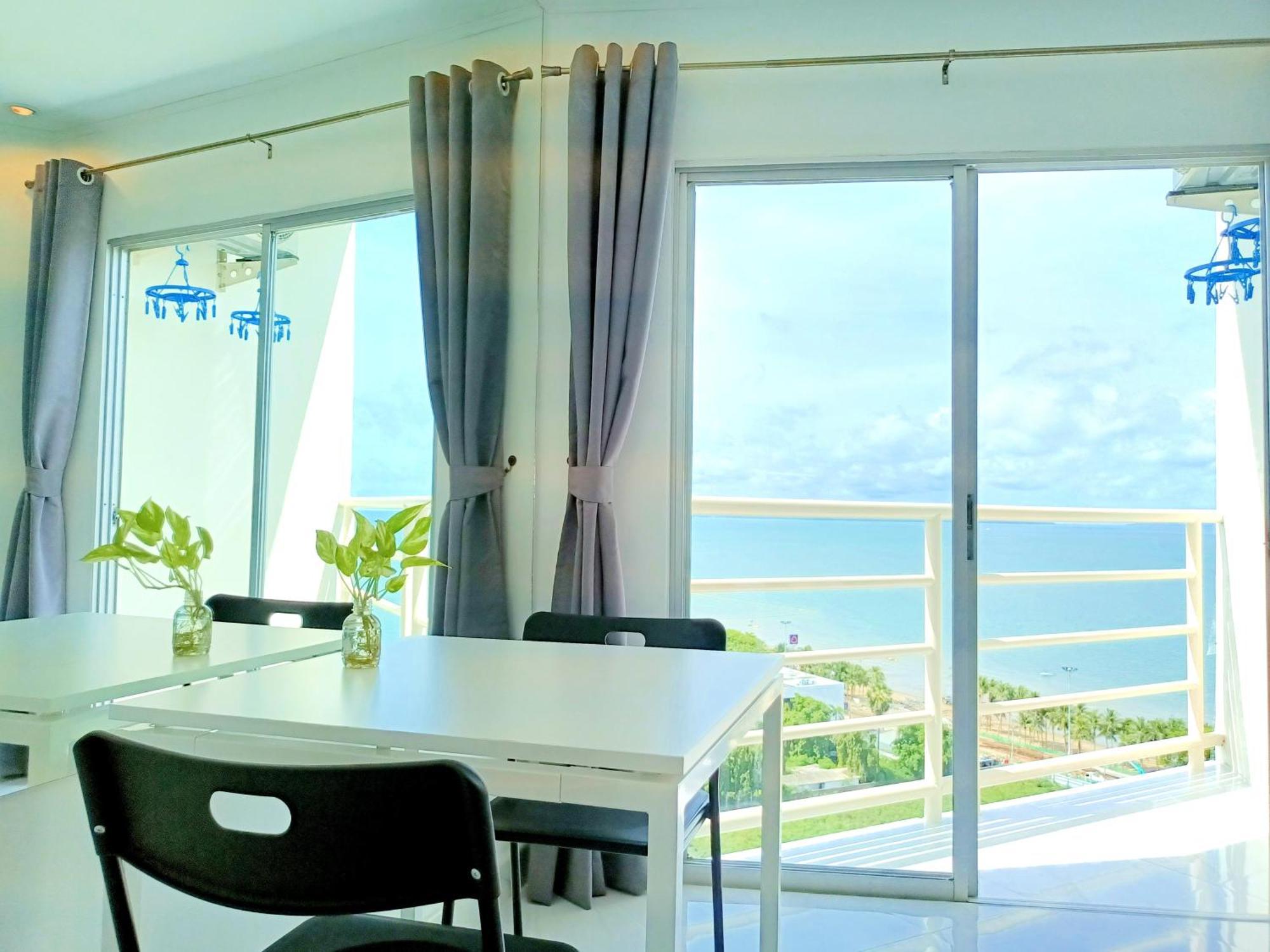 Sea View Beachfront Condos Pattaya Jomtien Beach Exterior photo