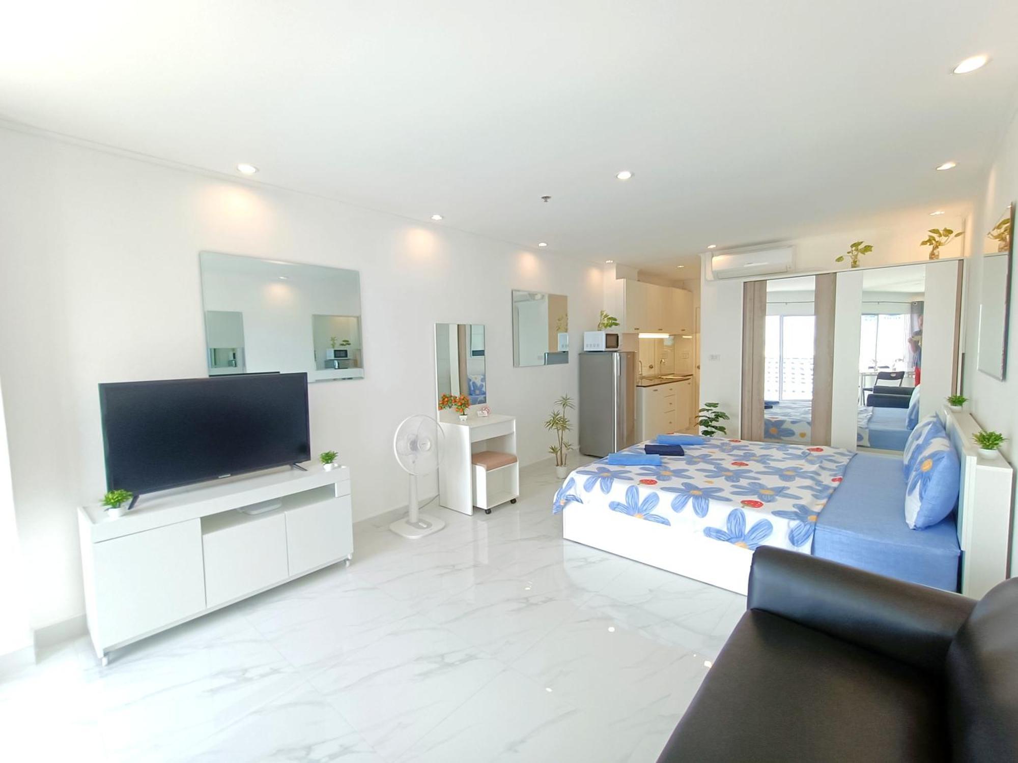 Sea View Beachfront Condos Pattaya Jomtien Beach Exterior photo