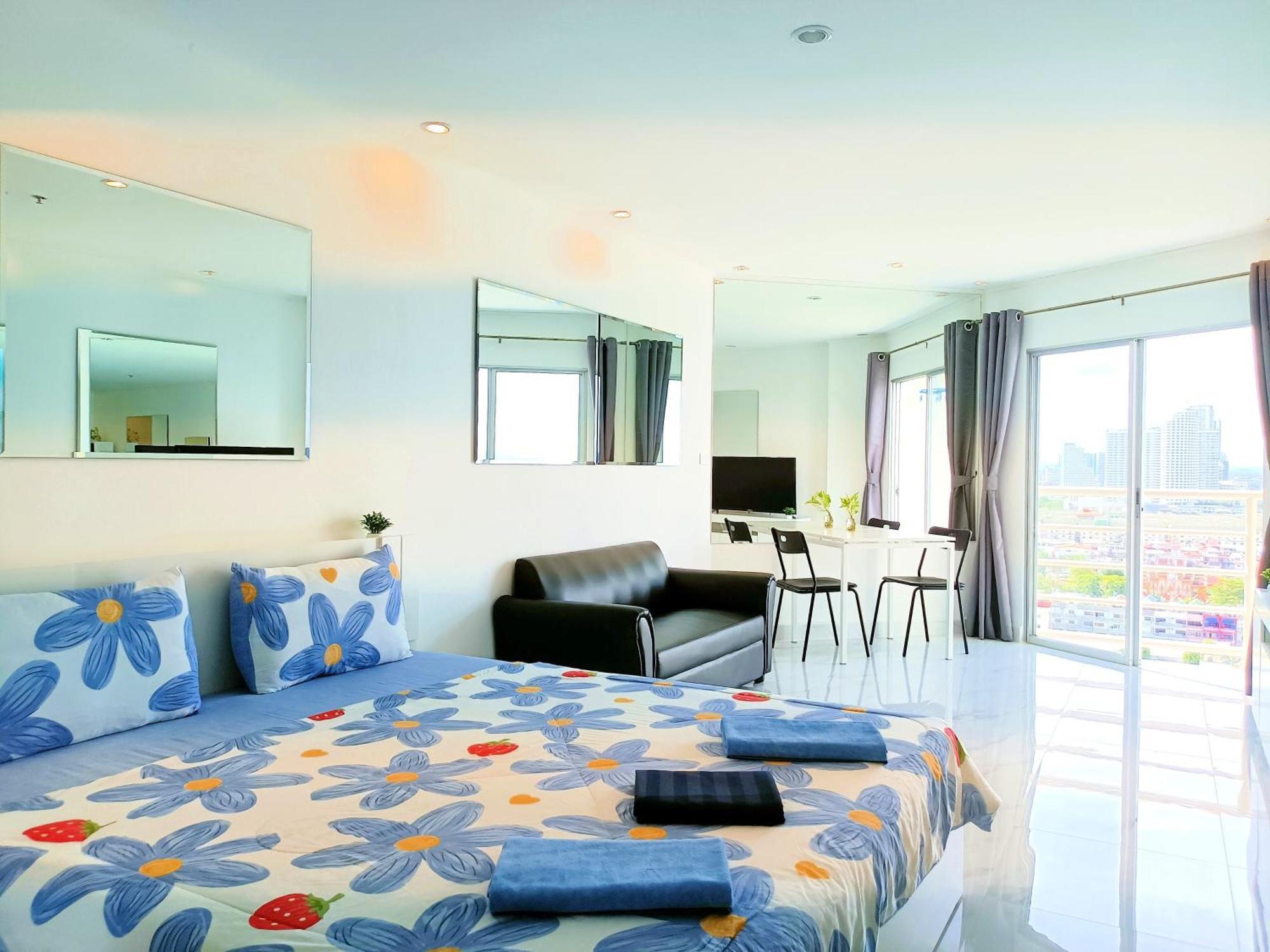 Sea View Beachfront Condos Pattaya Jomtien Beach Exterior photo