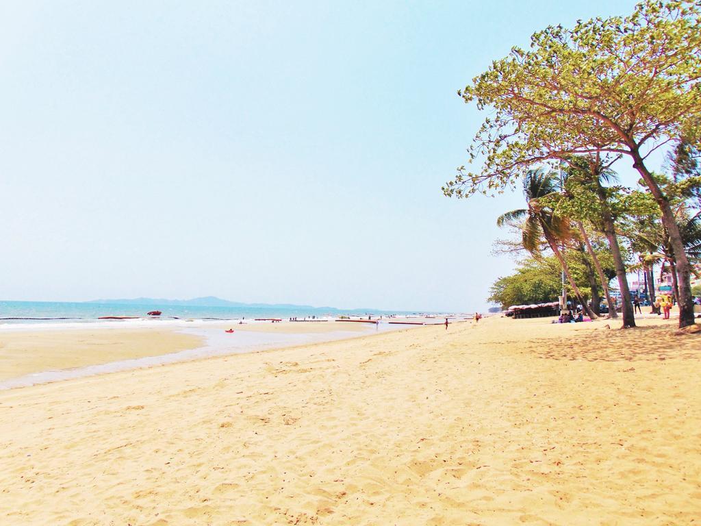 Sea View Beachfront Condos Pattaya Jomtien Beach Exterior photo